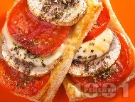 Рецепта Лодки от бутер тесто (бутерки) с домати, гъби и сирене моцарела за закуска